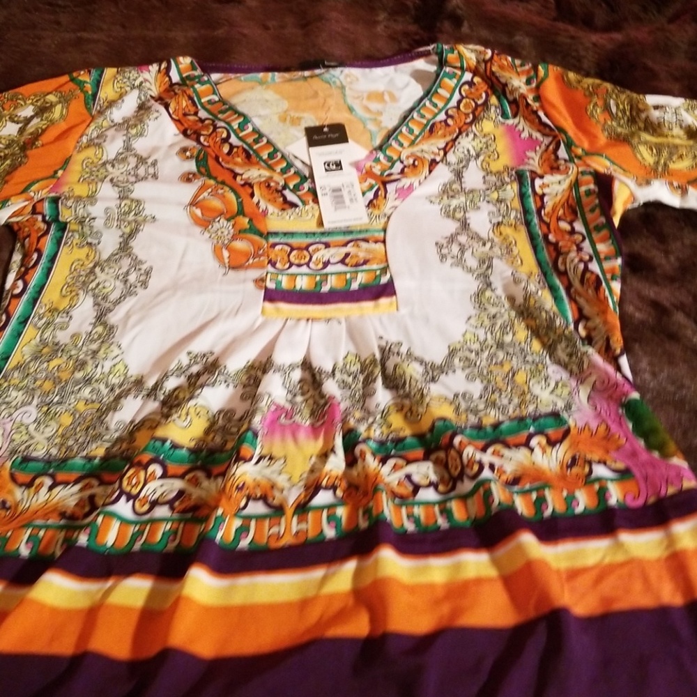 New w/tags graphic design tunic